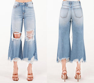 CROPPED DISTRESSED JEANS